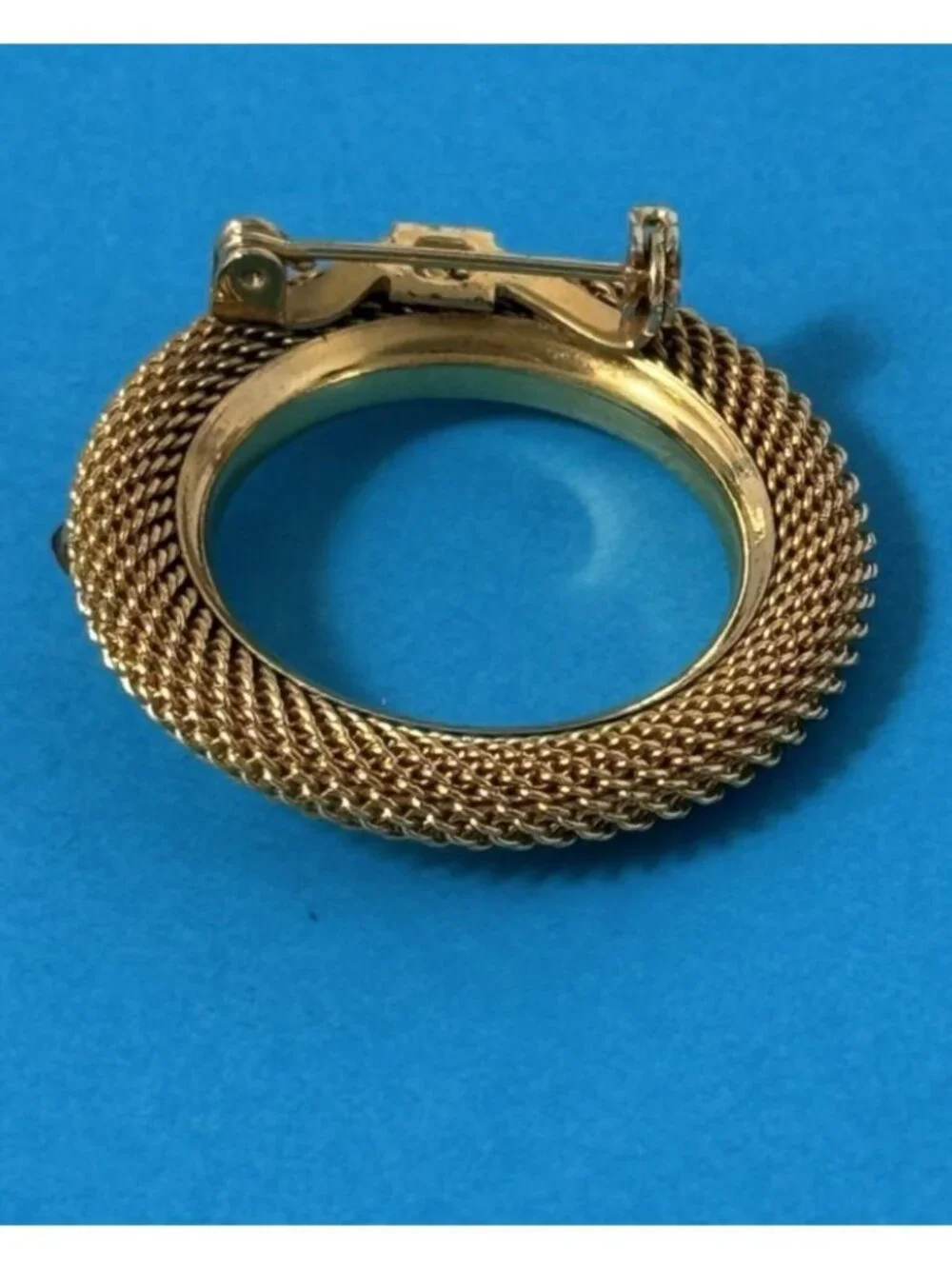 Gold Tone Circular Mesh Brooch Round Wreath Vintage